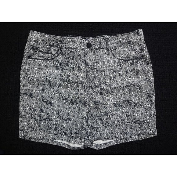 Bandolino Pants - Bandolino Amy Short-Black Stamp Melody-Size 10